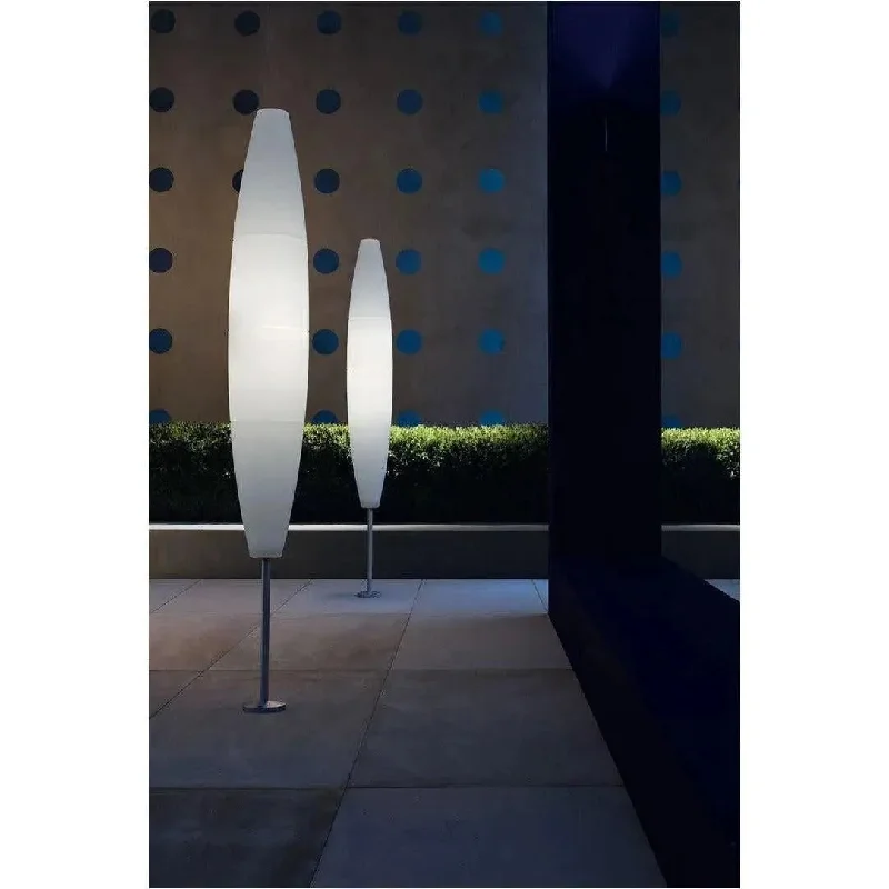 Track lighting for modernizing traditional interiorsHavana Outdoor Floor Lamp