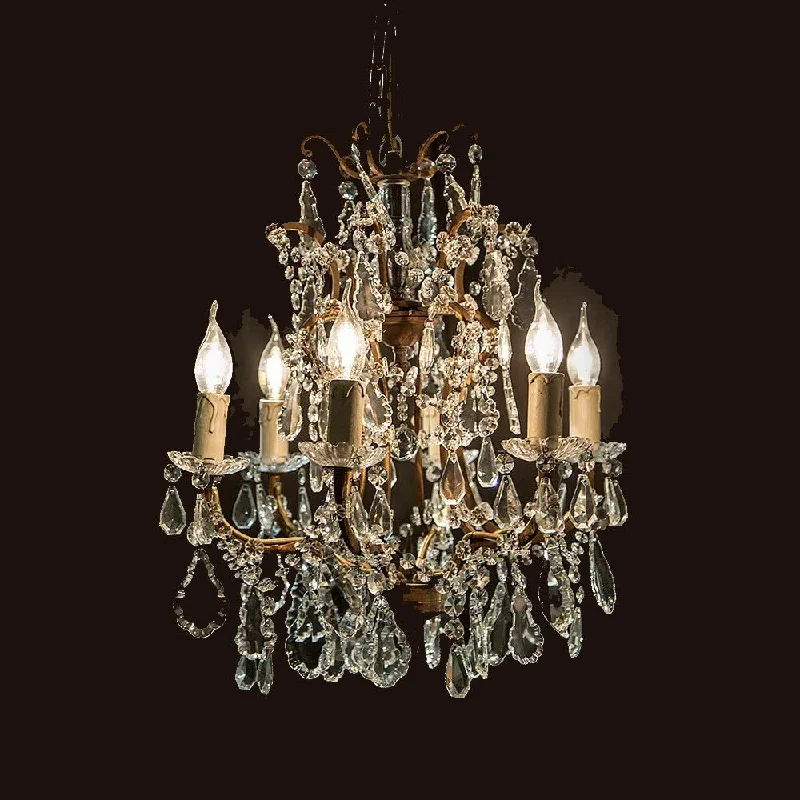 Incandescent Chandeliers for a Warm and Traditional GlowIncandescent Chandeliers for a Warm and Traditional GlowChandon